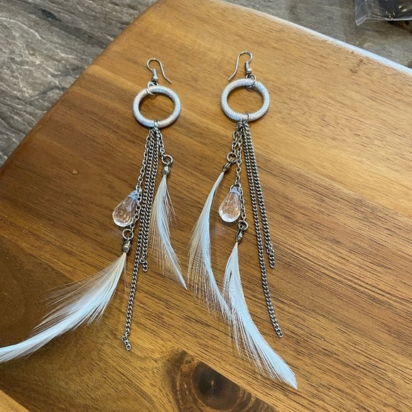 BOHO DROP HANGING FEATHER/CHAIN EARRINGS - Picture 2 of 5